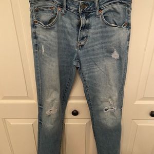 American Eagle men’s jeans 31 x 32 distressed